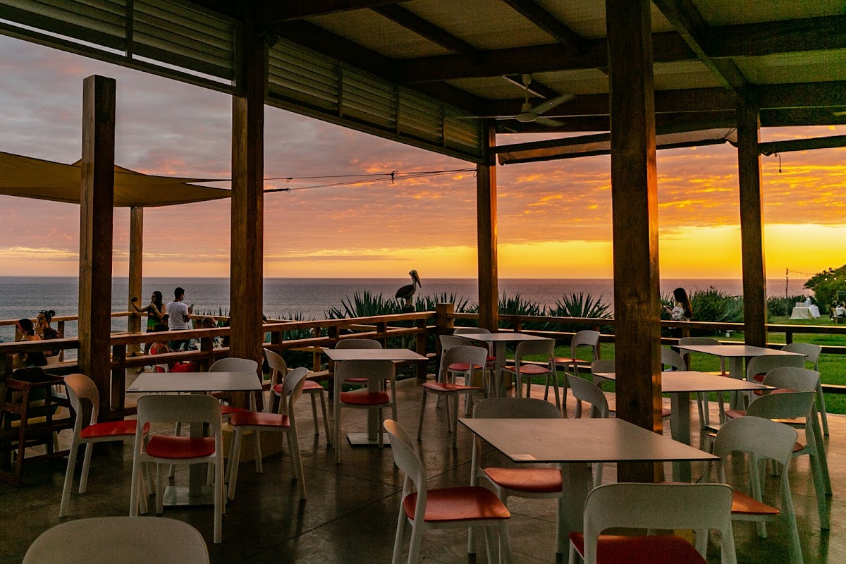 Pelicanos Restaurant